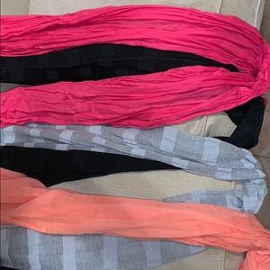 5 scarfs for one price.
